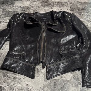 Chouyatou Women's Black Leather Jacket
